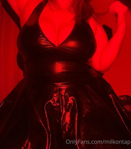 小さなおっぱいオンリーファンズ セックス 写真