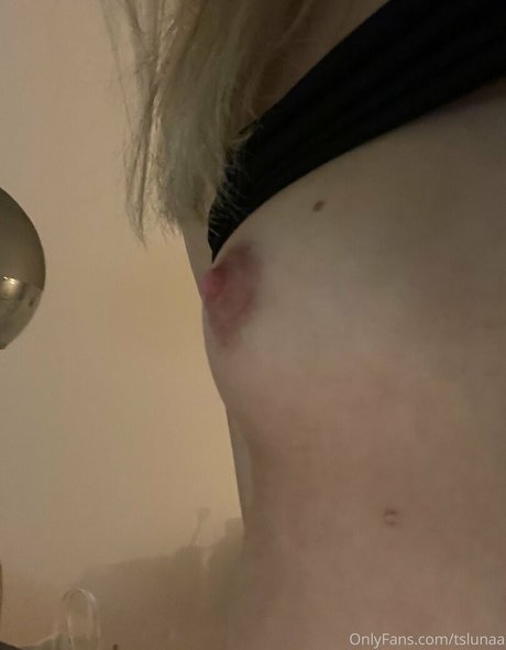 tslunaa ホットなポルノスター 写真