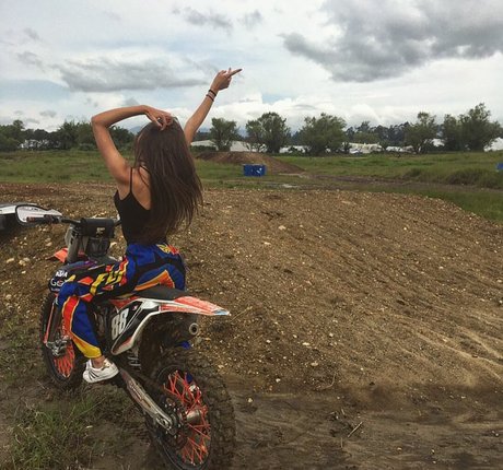 キティ・ウェット・オンリーファンズ ホット 写真