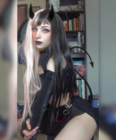 Spaceyellise エロティックなモデル ギャラリー