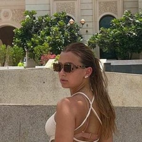 パイズリ オンリーファンズ ポルノ 写真