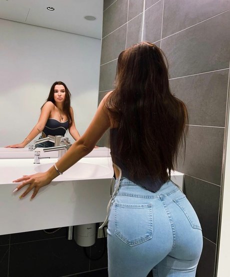 Jersey Werner エロティックなモデル 画像