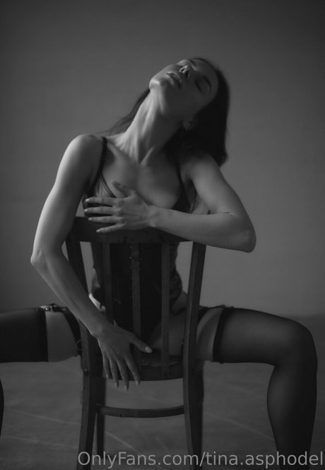 tina asphodel モデル 画像
