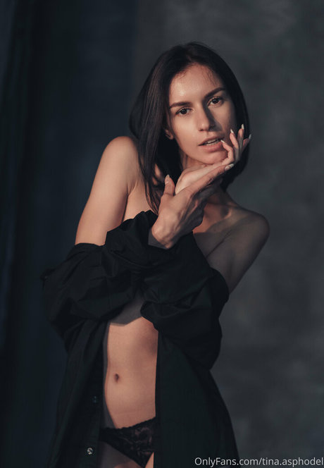 tina asphodel 裸のスター アーカイブ
