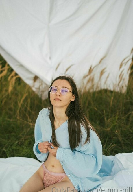 emmi hill ヌードのポルノスター ギャラリー