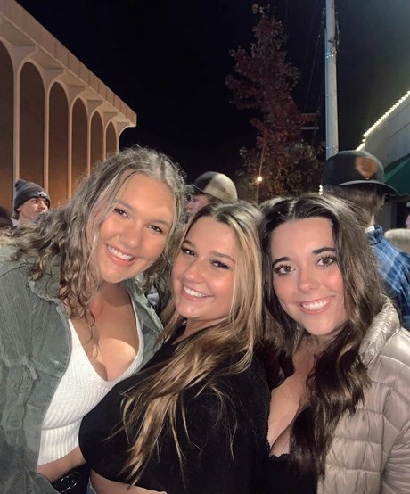 キムチオンリーファン セクシー裸 ギャラリー