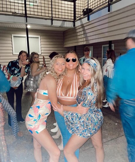 ブルネットのPOV オンリーファンズ アートxxx ギャラリー