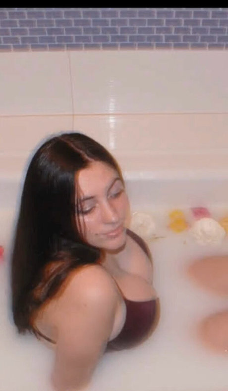 Lily P ポルノスター ヌード 写真