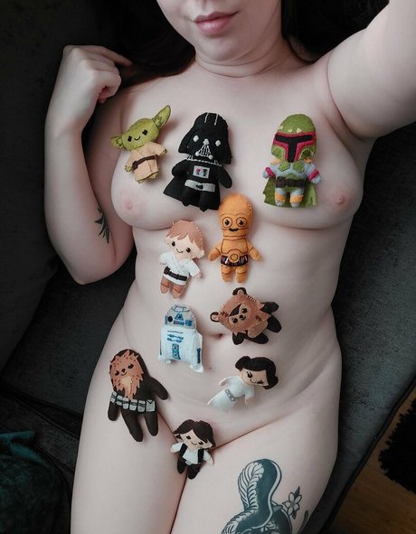 ぽっちゃりブルネットオンリーファンズ セクシー 画像