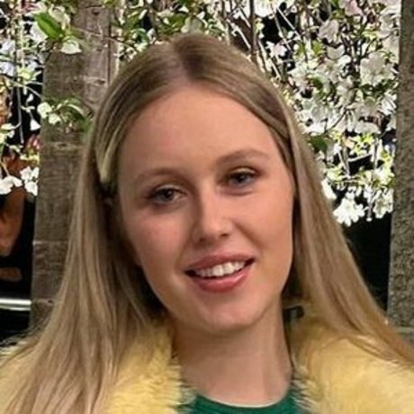 かわいいブロンドのオンリーファンズ トップ 画像