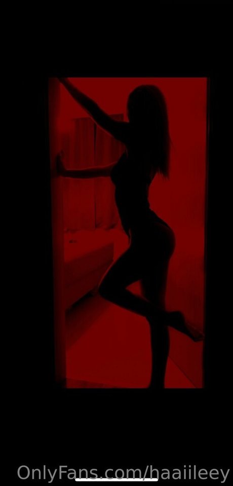 黒髪の熟女オンリーファンズ ポルノグラフィック 画像