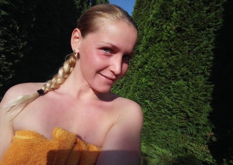 濃厚なヌードオンリーファンズ ポルノグラフィック 写真