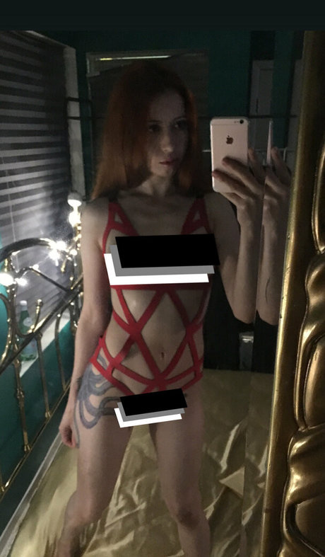 nudymagazineday HDスター 写真