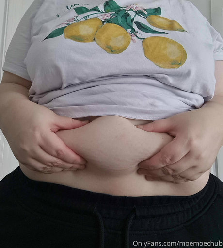 巨乳ランジェリーオンリーファンズ ポルノ 画像