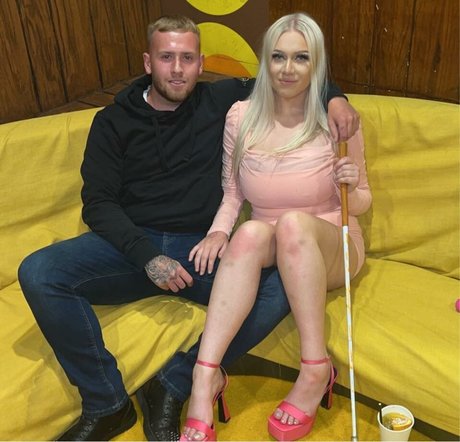 Emma H ポルノモデル 写真