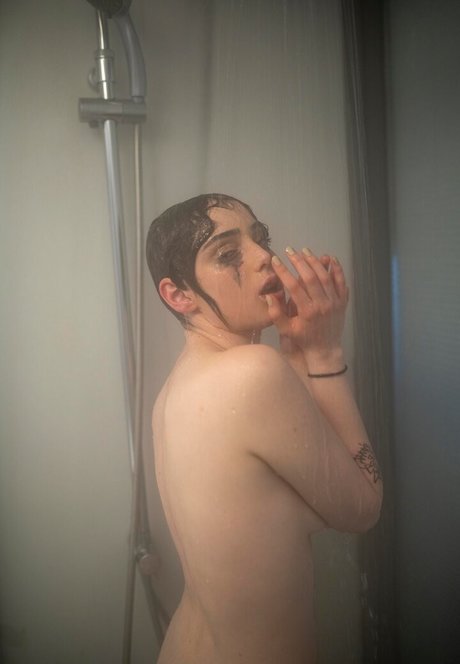 Didem ustuner エロティックなモデル 画像