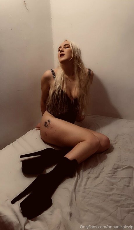 annanicolevip ポルノスター セクシー 画像