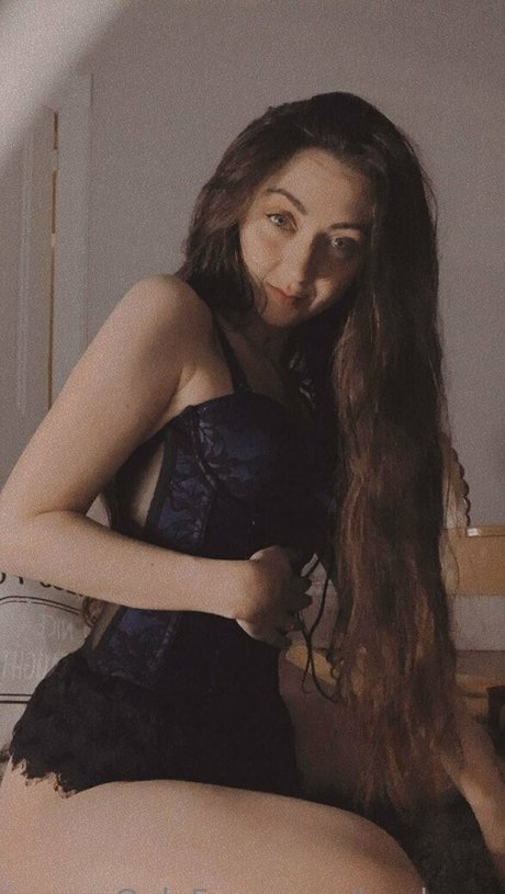 金髪の筋肉オンリーファンズ ヌード 写真