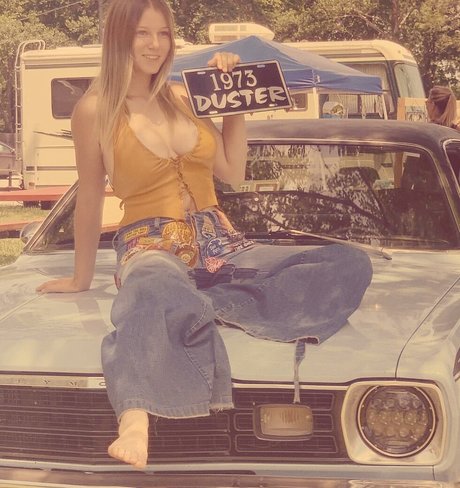 タンオンリーファン 裸 画像