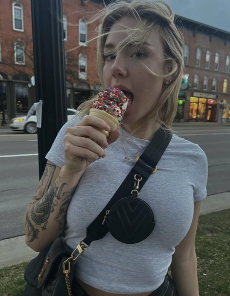 miabiababbyy 美しいスター 写真