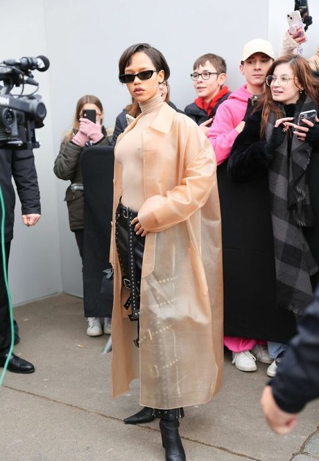 Taylor Russell ポルノスター 可愛い 画像