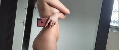 Ysseneg HD女優 写真