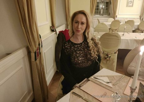 peny hotwife 美しいポルノスター 写真