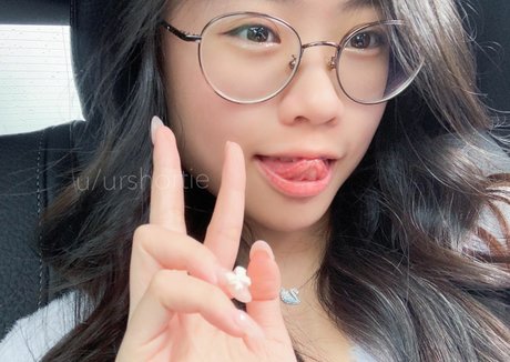 urshortie アダルトスター 写真