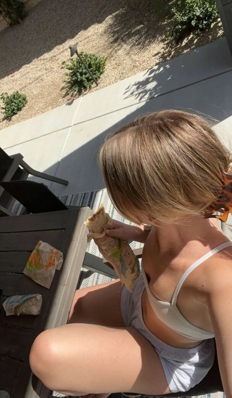 Riley Hubatka ポルノスター ホット 画像