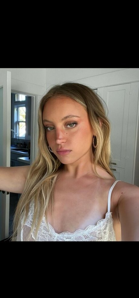 Riley Hubatka ポルノスター ギャラリー