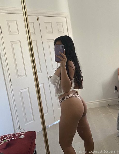 str6wberrry 高品質女優 写真