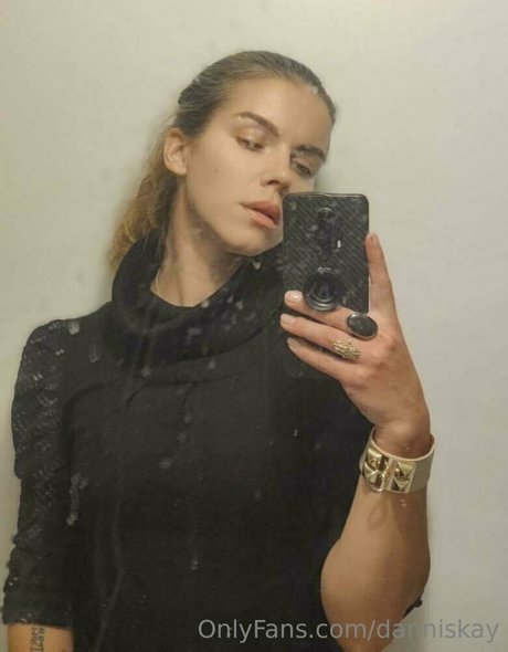 赤毛の痩せたオンリーファンズ 美しいxxx 画像