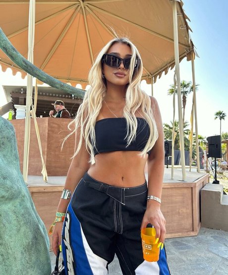 Camaryn Swanson ポルノスター ヌード 写真