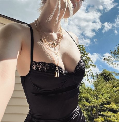 Vavandvoa xxx女優 写真