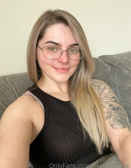 helenrofficial 女優 写真