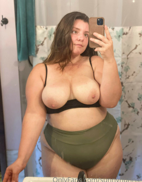 Sunnyhunnie ヌード女優 画像