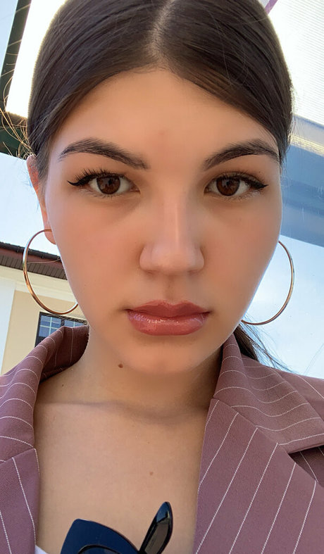 レズビアンマッサージオンリーファンズ ヌード 写真