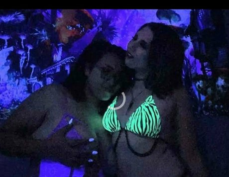 黒人ティーンオンリーファンズ 裸 写真