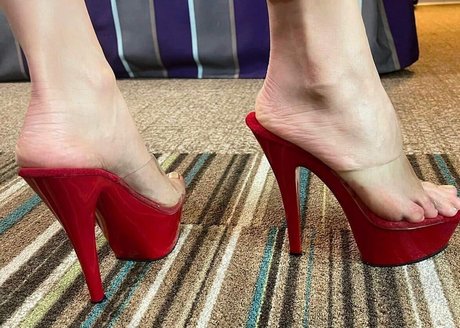 エモな痴女オンリーファンズ アート裸 画像