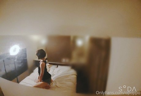 opoppo ヌードのポルノスター ギャラリー