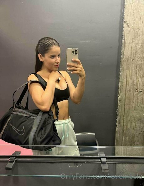 lovemeela 高品質モデル 写真