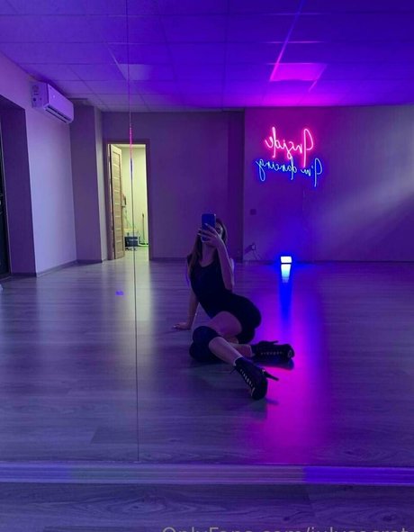 nickyxxlicky ポルノスター 裸 写真