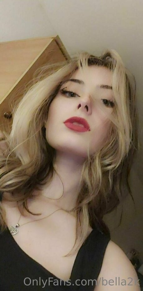 bella2k 裸の女優 写真