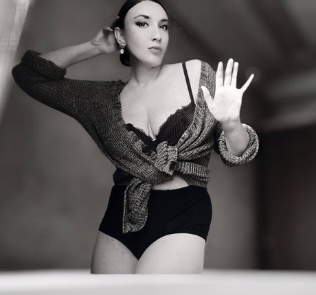 熟女 BBC オンリーファンズ えろ 写真