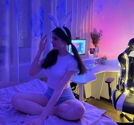 Tanya ASMR アート女優 写真