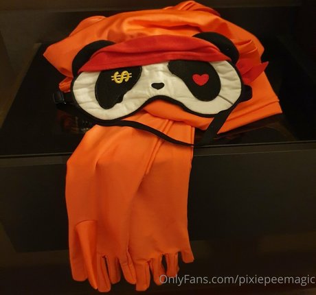 毛深い女の子のオンリーファンズ アートヌード 写真