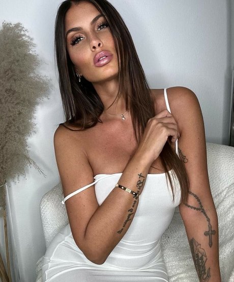 Natasha Nesci アート女優 写真