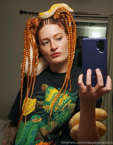 mikaylarainesfans アダルトモデル 写真