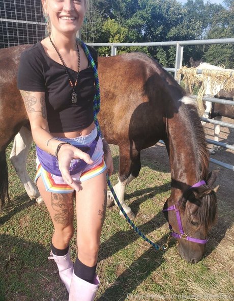 mikaylarainesfans トップモデル 画像