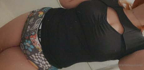 kittehsaurusrex ポルノモデル 写真